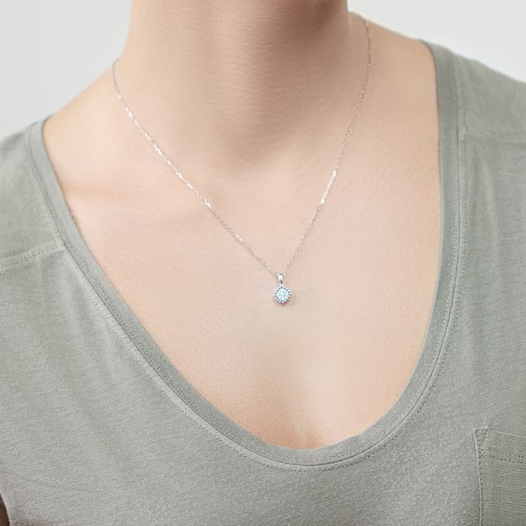 kajal_naina_Diamond_Gold_Model_Necklace_Pendant-4